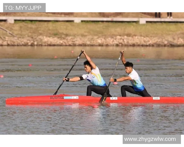 济南小将朱博文十五运皮划艇激流回旋项目男人单人划艇摘铜